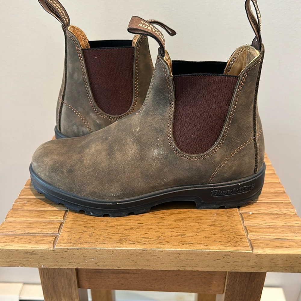 Blundstone Chelsea boots